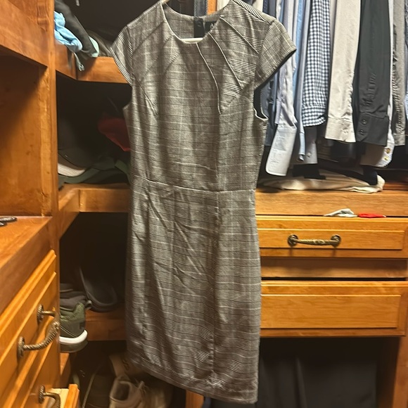 Short sleeved, mid-length gray checked dress - Picture 1 of 5